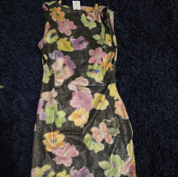 Dazzling Floral Dress - Picture 2 of 8